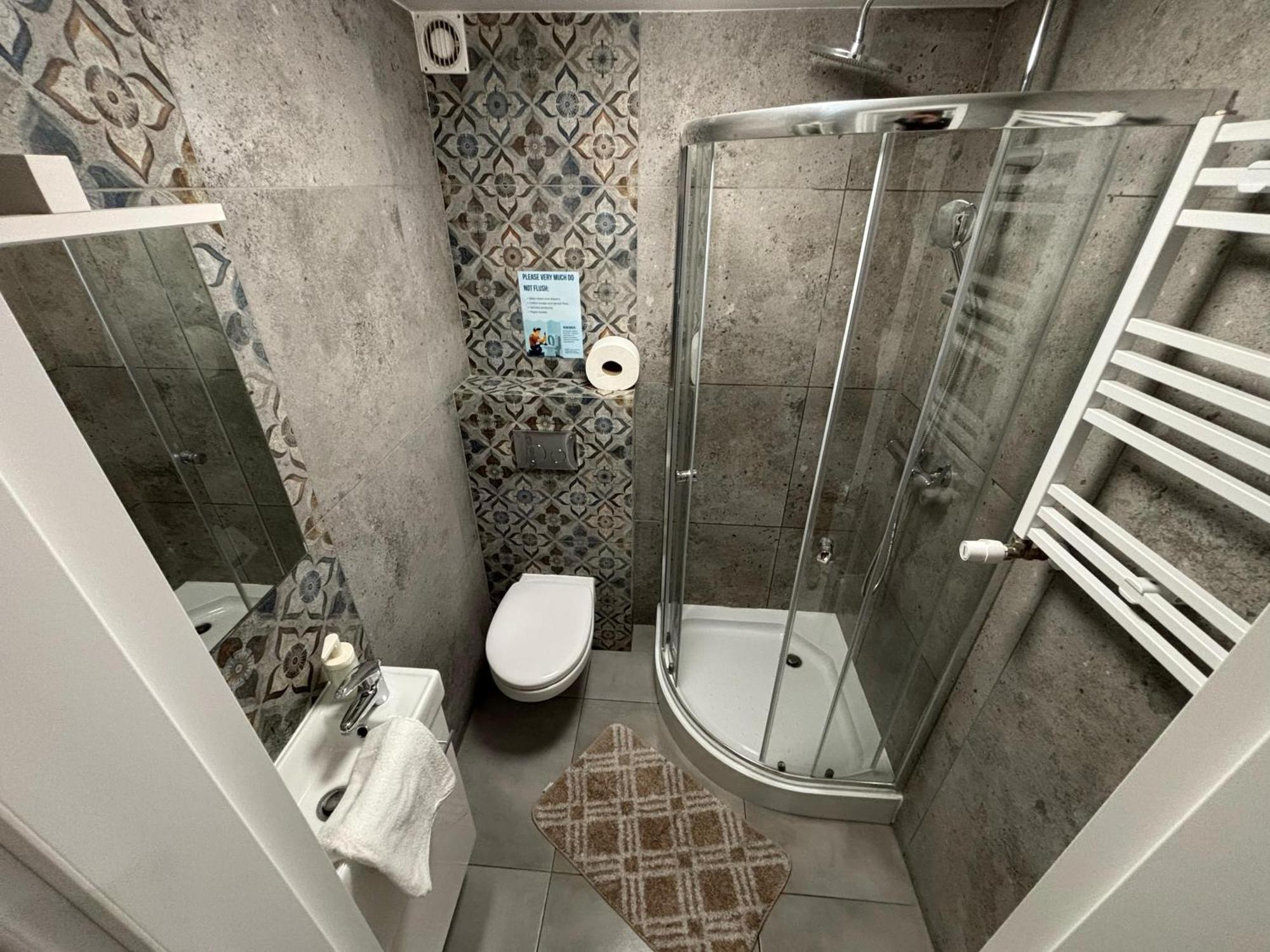 24 - Ghetto Heroes Square Apartment *